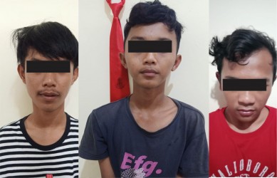 Sebanyak 3 dari 6 orang pelaku berhasil diringkus aparat kepolisian. Mereka adalah A, D dan FR. Sementara tiga orang rekannya yang masih berstatus buron yakni B, R dan AC.