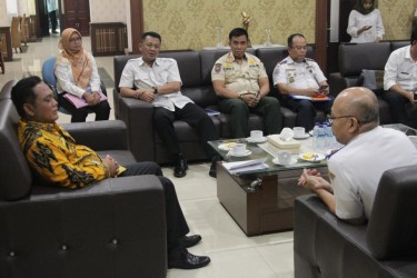 Audiensi percepatan Rekomendasi Tata Ruang Provinsi dan Penetapan Lokasi Terminal Barang Multimoda antara Bupati Bekasi bersama dengan Badan Pengelola Transportasi Jabodetabek (BPTJ) di Ruang Rapat Bupati, Rabu (15/01) | Foto: Humas Pemkab Bekasi