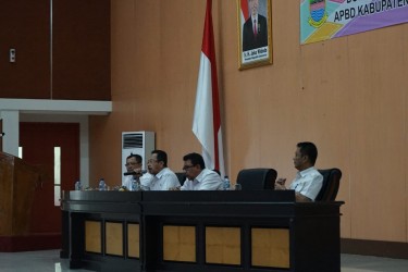 Sekda Kabupaten Bekasi, Uju saat menghadiri pembukaan pelaksanaan Verifikasi Dokumen Perencanaan Anggaran (DPA) Anggaran Pendapatan dan Belanja Daerah (APBD) Tahun Anggaran 2020 Rabu (08/01) pagi. | Foto: Humas Pemkab Bekasi