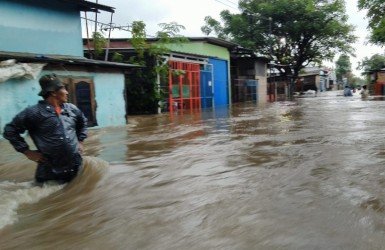 Banjir yang menerjang pemukiman warga di Kp. Tambun Pertama, Desa Pusaka Rakyat, Kecamatan Tarumajaya, Minggu (23/02/2020).