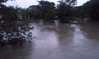 Banjir masih merendam wilayah Kp. Kobak Ceper, Desa Karangharja, Kecamatan Pebayuran, Jum'at (28/02).