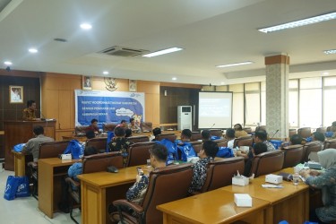 Kepala BPS Kabupaten Bekasi, Berdikarjaya saat menghadiri Rapat Koordinasi Sensus Penduduk Tingkat Kabupaten Bekasi Tahun 2020 yang dilaksanakan di Ruang Rapat Bupati, Jum’at (21/02) | Foto: Humas Pemkab Bekasi