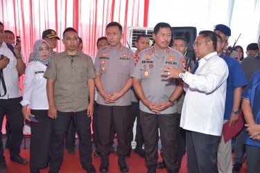 Bupati Bekasi, Eka Supria Atmaja saat mendampingi Kapolda Metro Jaya Irjen Pol Nana Sudjana melakukan Kunjungan Kerjanya ke Kabupaten Bekasi pada Rabu (11/03) | Foto: Humas Pemkab Bekasi