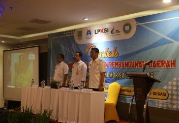 Sekretaris Daerah Uju secara resmi membuka kegiatan Bimtek guna menjalin satu kesepahaman terkait dengan Permendagri No. 90 Tahun 2019, Rabu (11/03) | Foto: Humas Pemkab Bekasi