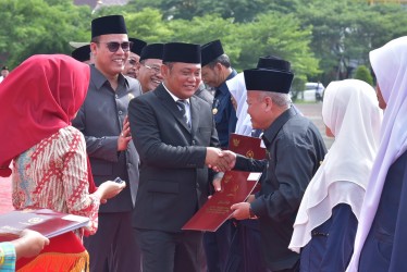 Bupati Bekasi, Eka Supria Atmaja saat menghadiri Upacara peringatan Hari Amal Bakti (HAB) ke-74, dilakukan oleh Kementerian Agama (Kemenag) Kabupaten Bekasi, Jumat (03/01) | Foto: Humas Pemkab Bekasi