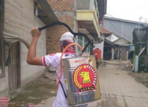 Penyemprotan disinfektan oleh pengurus PC Satria Kabupaten Bekasi