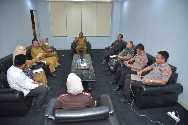 Rapat koordinasi pembentukan Gugus Tugas Percepatan Penanangan COVID-19, Senin (16/03) | Foto: Humas Pemkab Bekasi