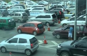 Kemacetan yang terjadi di Gerbang Tol CIkarang Utama, Jum'at (01/12) pagi.