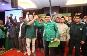 Ketua DPC PKB Kabupaten Bekasi, Abdul Kholik saat memimpin jajaran pengurus DPC PKB Kabupaten Bekasi mendeklrasikan agar Kang Huda maju mendampingi Ridwan Kamil di Pilgub Jabar 2018.