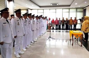 Pelantikan 21 Pejabat Pemkab Bekasi yang terkena rotasi dan mutasi dilakukan di ruang rapat Gedung Bupati Bekasi, Kamis (30/11) pagi.