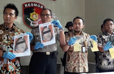 Ditreskrimum Polda Metro Jaya menunjukan barang bukti serta pelaku Curanmor yang ditembak mati, Jum'at (12/01) pagi.