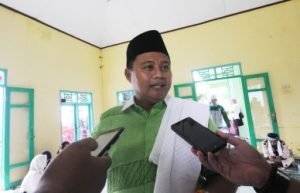 Uu Ruzhanul Ulum saat ditemui di Pondok Pesantren Nurul Islam, Kp. CImahi, Desa Sukamahi, Kecamatan Cikarang Pusat, Sabtu (09/12) pagi.