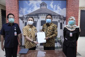 Penandatanganan kerjasama Program Jaminan Kesehatan Nasional (JKN) antara Pemerintah Kabupaten Bekasi dengan BPJS Kesehatan Cabang Cikarang, Selasa (30/06) | Foto: Humas Pemkab Bekasi