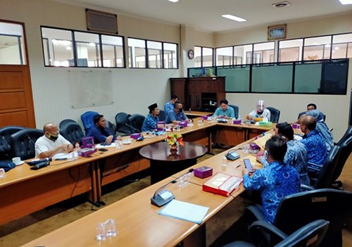 Rapat dengar pendapat (hearing) antara Komisi I DPRD Kabupaten Bekasi dengan Dinas Pemberdayaan masyarakat dan Desa (DPMD) kaitan pelaksanaan Pemilihan Kepala Desa (Pilkades).