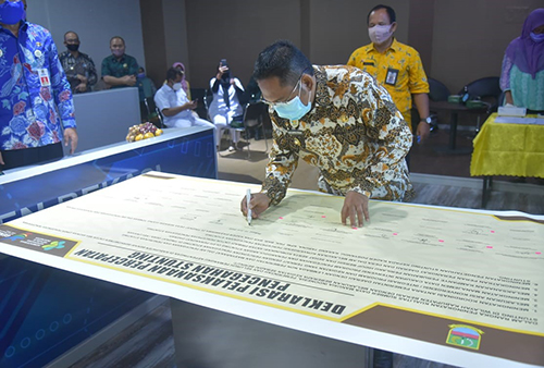 Penandatanganan deklarasi pelaksanaan percepatan pencegahan stunting secara virtual di di Command Center, Gedung Diskominfo Kabupaten Bekasi, Kamis (18/06).