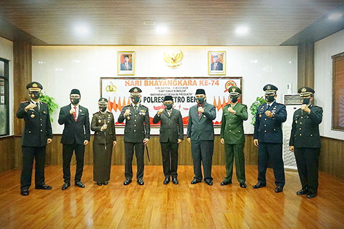 Peringatan HUT Bhayangkara ke-74 yang dilaksanakan secara virtual di Polres Metro Bekasi pada Rabu (01/07) | Foto: Humas Pemkab Bekasi