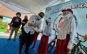 Kegiatan kampanye Gemarikan oleh Dinas Kelautan dan Perikanan Kabupaten Bekasi di SDN Sukadami 01 di Kecamatan Cikarang Selatan, Rabu (22/07).