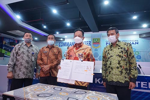 Penandatanganan Perjanjian Kerja Sama tentang Optimalisasi Pemungutan Pajak Pusat dan Pajak Daerah yang dilakukan secara virtual di Ruang Command Center, Gedung Diskominfosantik Kabupaten Bekasi, Rabu (26/08) | Foto: Humas Pemkab Bekasi