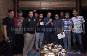 Daeng Muhammad saat melakukan audiensi dengan pengurus Ikatan Wartawan Online (IWO) Kabupaten Bekasi di RM. Alam Sari Deltamas, Selasa (07/11) lalu.