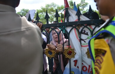 Demo Pasar Baru Cikarang DPRD