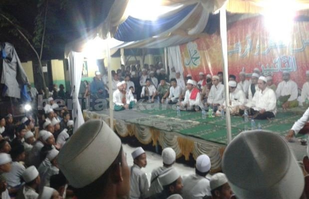 Suasana peringatan Isra Mir'raj di Kp. Gandaria, RT 04/05 Desa Cibarusah Jaya, Kecamatan Cibarusah, Jum’at (13/05) malam.
