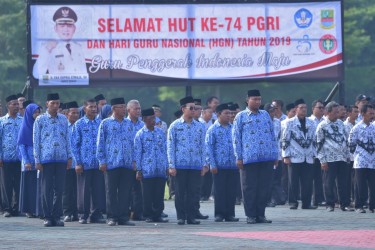 Upacara peringatan Hari Ulang Tahun (HUT) KORPRI ke-48, HUT PGRI ke-74, Hari Guru Nasional ke-25, HUT Kesehatan Nasional ke-55 dan HUT Darma Wanita Persatuan ke-20 tingkat Kabupaten Bekasi Tahun 2019 di lapangan apel Plaza Pemkab Bekasi, Jumat (29/11) pagi | Foto: Humas Pemkab Bekasi