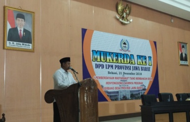 Wakil Gubernur Jawa Barat, Uu Ruzhanul Ulum saat membuka acara Musyawarah Kerja Daerah (Mukerda) Ke I Dewan Pimpinan Daerah LPM Provinsi Jawa Barat yang digelar di gedung Swatantra Wibawa Mukti, Komplek Perkantoran Pemkab Bekasi, Jum'at (21/12) pagi.