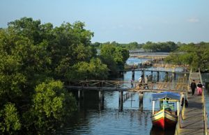 Jembatan Cinta di Kecamatan Tarumajaya