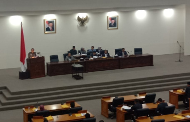 Bupati Bekasi, Eka Supria Atmaja menyampaikan secara langsung Nota Pengantar Rancangan Peraturan Daerah (Raperda) tentang Pertanggungjawaban Pelaksanaan APBD Kabupaten Bekasi Tahun Anggaran 2018, Senin (17/06) kemarin.