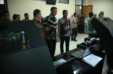 Kegiatan pencetakan massal SPPT PBB Tahun 2019, Kamis (07/02) pagi di kantor Badan Pendapatan Daerah Kabupaten Bekasi.