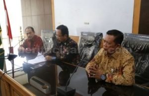 Proses serah terima Plt Kepala Dinas PUPR Kabupaten Bekasi, di ruang Rapat Sekretaris Daerah Kabupaten Bekasi, Kamis (31/08).