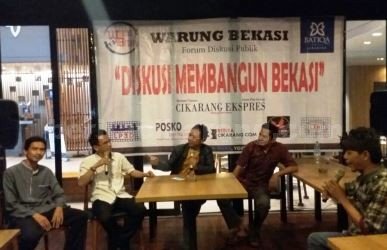 Diskusi Publik Warung Bekasi di Ballroom Batiqa Hotel Jababeka Cikarang, Kabupaten Bekasi, Kamis (19/10) malam.