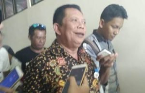 Kepala Dinas PUPR Kabupaten Bekasi, Adang Sutrisno saat ditemui sejumlah awak media di gedung DPRD Kabupaten Bekasi, Kamis (08/06).