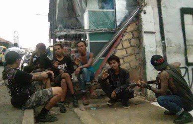 Anak punk di terminal cikarang