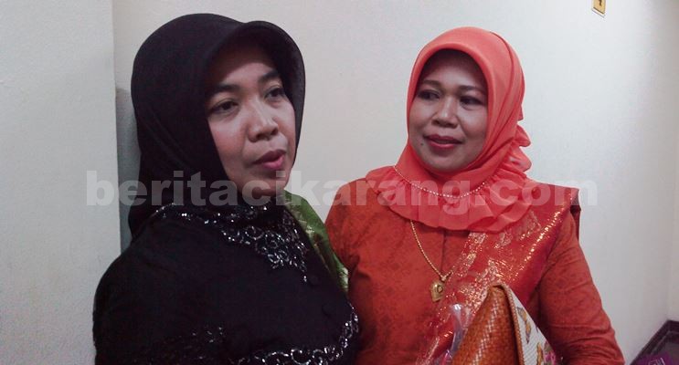 Ketua Pusat Pelayanan Terpadu Pemberdayaan Perempuan dan Anak (P2TP2A) Kabupaten Bekasi, Ani Mintareja (Kiri).