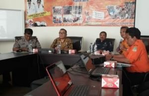 Kepala BPBD Kabupaten Bekasi, Aspuri saat menghadiri kegiatan Kaji Cepat bersama relawan kebencanaan di Lantai II Gedung BPBD Kabupaten Bekasi, Kamis (02/08).