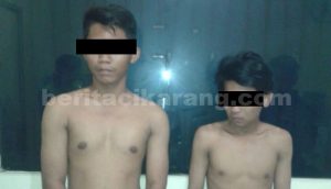 HYS (22) dan MU (22) saat diamankan di Mapolsek Sukatani, Kamis (16/06).