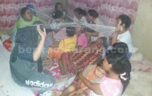 Antisipasi teror mahluk gaib pemangsa bayi, kaum Ibu di Kp. Gandu RT 006/01, Desa Sukamulya, Kecamatan Sukatani, melindungi bayi berusia 10 hari milik pasangan Edi dan Istrinya, Selasa, (26/07) malam.