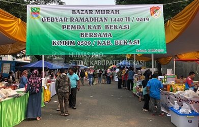 Bazar Murah Ramadan 1440 H yang diselenggarakan Pemkab Bekasi bersama Kodim 0509/Kab. Bekasi di Parkir Barat Pasar Modern Grand Wisata, Tambun Selatan, Sabtu (18/05) Foto: Humas Pemkab Bekasi