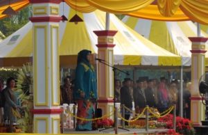 Bupati Bekasi, Neneng Hasanah Yasin saat memimpin Hari Jadi Kabupaten Bekasi Ke 67 di Lapangan Plaza Pemkab Bekasi, Selasa (15/08).