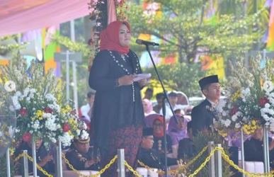 Bupati Bekasi, Neneng Hasanah Yasin saat memimpin upacara Hari Jadi Kabupaten Bekasi ke 68 | Foto: Humas Pemkab Bekasi