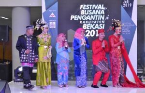 Festival Busana Pengantin Kabupaten Bekasi 2019 berlangsung selama tiga hari dimulai sejak 24 Juli hingga 26 Juli 2019 di gedung Graha Pariwisata Kabupaten Bekasi, Kelurahan Sertajaya, Kecamatan Cikarang Timur | Foto: Humas Pemkab Bekasi