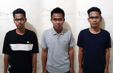 MAT (27), MJ (29) dan SAK (30) tiga orang tersangka kasus pencurian dengan kekerasan yang berhasil diamankan Unit Reskrim Polsek Cikarang Selatan sesaat setelah keluar dari Lembaga Permasyarakatan (Lapas) Sukamiskin pada tanggal 13 September 2019 kemarin.