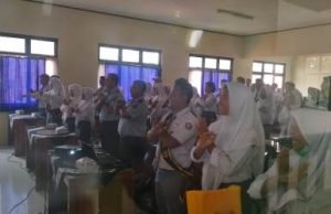 Para siswa dan siswi SMA Negeri 1 Cikarang Pusat saat mengikuti pendidikan HAM yang diselenggarakan Kantor Wilayah Hukum dan HAM Jawa Barat dalam rangka Hari HAM Internasional, Senin (10/12).