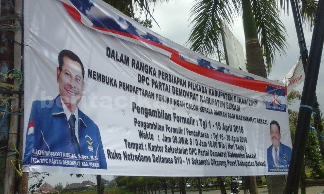 Spanduk Penjaringan Bakal Calon Bupati dan Wakil Bupati yang dibuka DPC Demokrat Kabupaten Bekasi.