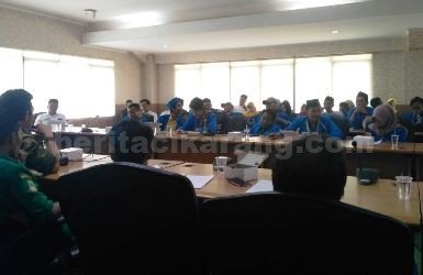 Proses audiensi mahasiswa dengan pimpinan dan anggota DPRD Kabupaten Bekasi perihal penolakan Full Day School di Kabupaten Bekasi, Rabu (30/08) siang.