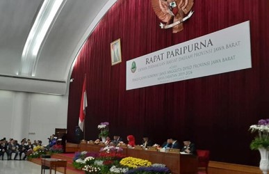 Rapat peripurna pelantikan anggota DPRD Provinsi Jawa Barat periode 2019-2024 di Gedung Merdeka, Jalan Asia Afrika, Kota Bandung, Senin (02/09).