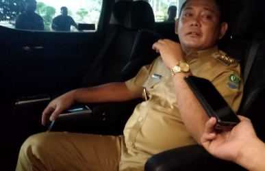 Bupati Bekasi, Eka Supria Atmaja saat ditemui usai memimpin rapat koordinasi yang dihadiri seluruh Kepala Perangkat Daerah, para Asisten, Staff Ahli, dan para Camat yang ada di lingkungan Pemerintah Kabupaten Bekasi di ruang rapat Bupati Bekasi beberapa waktu lalu