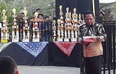 Wakil Bupati Bekasi, Eka Supria Atmaja saat menutup kegiatan Pekan Raya Bekasi (PRB) 2017 yang telah digelar selama 10 hari dari tanggal 25 Agustus – 03 September 2017 di komplek Stadion Wibawa Mukti.