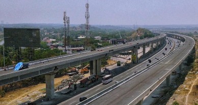 Jalan Tol Jakarta-Cikampek II (Elevated) masih menunggu hasil Uji Laik Fungsi (ULF) oleh oleh Kementerian PUPR (Unit Pelayanan Perizinan Jalan Bebas Hambatan/UPP JBH dan BPJT), Korlantas POLRI, dan Dirjen Perhubungan Darat Kementerian Perhubungan.